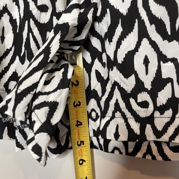 NWT Torrid Black White Ikat Print Silky Challis Short Elastic Waist Size 4x - Picture 9 of 9